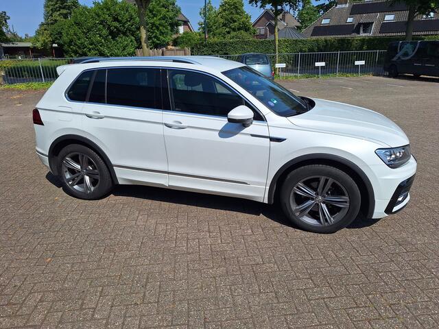 Volkswagen TIGUAN 1.5 TSI ACT R-line Business Navigatie/Trekhaak/Cruise control