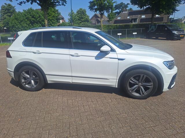 Volkswagen TIGUAN 1.5 TSI ACT R-line Business Navigatie/Trekhaak/Cruise control