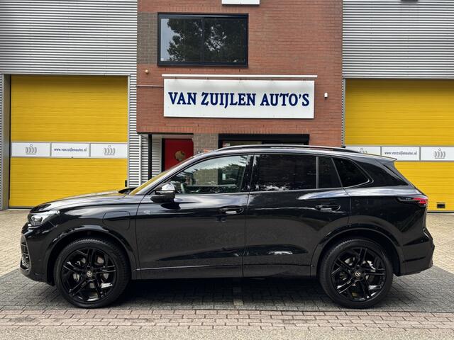 Volkswagen TIGUAN 1.5 eHybrid R-Line Edition Black Style Pano Head-up HK 20'' BTW