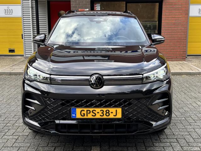 Volkswagen TIGUAN 1.5 eHybrid R-Line Edition Black Style Pano Head-up HK 20'' BTW