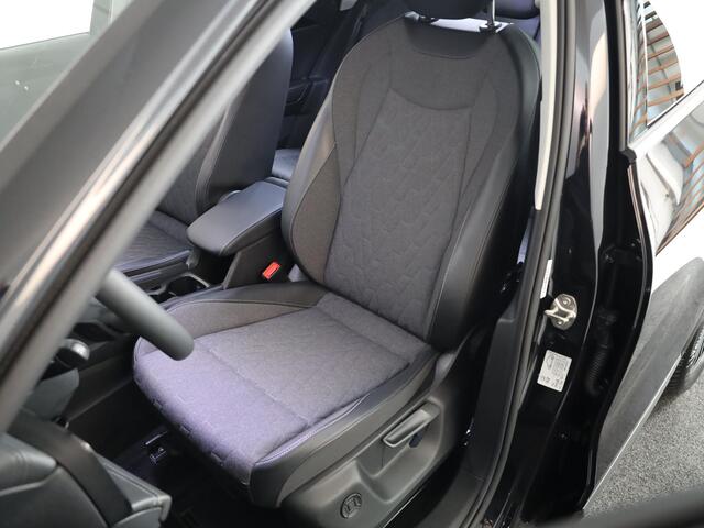Volkswagen TIGUAN 1.5 eTSI Life Edition 130 pk Automaat (DSG) | Navigatie | Elektr. trekhaak | Parkeersensoren (Park assist) | Achteruitrijcamera | Stoelverwarming |