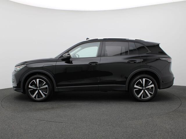 Volkswagen TIGUAN 1.5 eHybrid Life Edition 204PK DSG Panoramadak, Trekhaak, 19" LM Velgen, Adaptieve Cruise Controle, Achteruitrijcamera, Side Assist, Navi via Apple Carplay/Android Auto, Keyless, Stoel-Stuurverwarming, Elektr. Achterklep