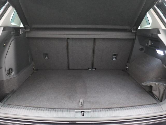 Volkswagen TIGUAN 1.5 TSI Elegance Trekhaak, Elek. achterklep, LED-Matrix, Winterpakket, Adaptive Cruise Control, Achteruitrijcamera