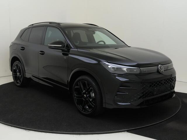 Volkswagen TIGUAN R-Line Edition - eHybrid | 'App-Connect' draadloze smartphone integratie | Automatische afstandsregeling (Adaptive Cruise Control) | Black Style Pakket