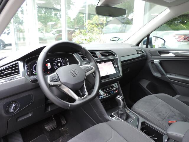 Volkswagen TIGUAN 1.4 TSI 245PK eHybrid Elegance DSG - ACC | Camera | Elektr. trekh | Stoel/stuurvrw. | IQ.Light | Parkeer ass.