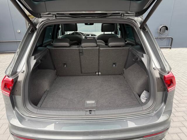 Volkswagen TIGUAN 2.0 TSI 4Motion R-Line High Line / Pano / Elek. Trekhaak / Leder / Apple CarPlay