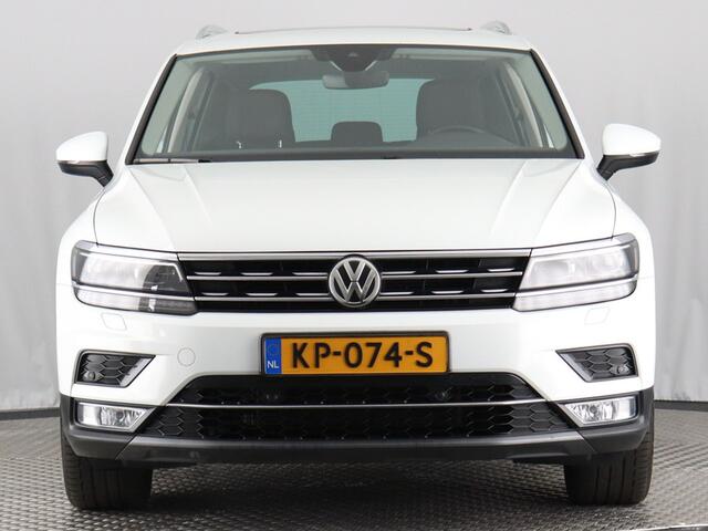 Volkswagen TIGUAN 2.0 TSI 4Motion Highline (Nl-Auto / Elek. Trekhaak / Pano / Massage / ACC / Navi / 19'')