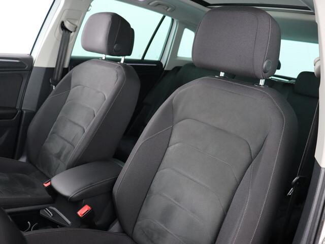 Volkswagen TIGUAN 2.0 TSI 4Motion Highline (Nl-Auto / Elek. Trekhaak / Pano / Massage / ACC / Navi / 19'')