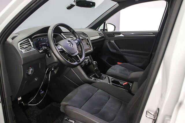 Volkswagen TIGUAN Comfortline Business 1.5 TSI 130pk Panoramadak, Elektrische achterklep, Adaptive cruise control, Achteruitrijcamera, Stoelverwarming, LED koplampen