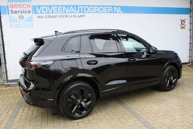 Volkswagen TIGUAN 1.5 eHybrid R-Line Edition Black Style | Head-Up Display | Panoramdak | 360 Camera | 272 PK | Massage Stoelen | IQ.Lights | Elektrische Kofferklep | Stoel/Stuur Verwarming | Draadloze Telefoonlader | Virtual Cockpit | Adaptive Cruise | Naviagtie | Zweerve