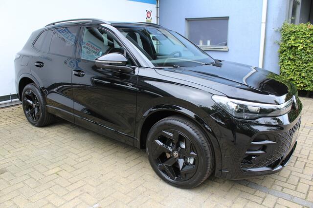 Volkswagen TIGUAN 1.5 eHybrid R-Line Edition Black Style | Head-Up Display | Panoramdak | 360 Camera | 272 PK | Massage Stoelen | IQ.Lights | Elektrische Kofferklep | Stoel/Stuur Verwarming | Draadloze Telefoonlader | Virtual Cockpit | Adaptive Cruise | Naviagtie | Zweerve