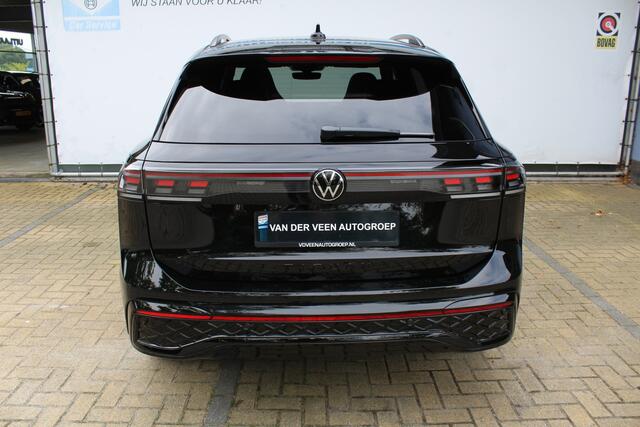 Volkswagen TIGUAN 1.5 eHybrid R-Line Edition Black Style | Head-Up Display | Panoramdak | 360 Camera | 272 PK | Massage Stoelen | IQ.Lights | Elektrische Kofferklep | Stoel/Stuur Verwarming | Draadloze Telefoonlader | Virtual Cockpit | Adaptive Cruise | Naviagtie | Zweerve