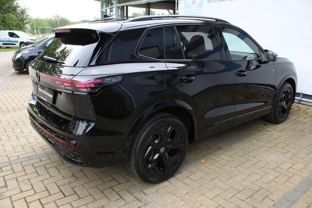 Volkswagen TIGUAN 1.5 eHybrid R-Line Edition Black Style | Head-Up Display | Panoramdak | 360 Camera | 272 PK | Massage Stoelen | IQ.Lights | Elektrische Kofferklep | Stoel/Stuur Verwarming | Draadloze Telefoonlader | Virtual Cockpit | Adaptive Cruise | Naviagtie | Zweerve