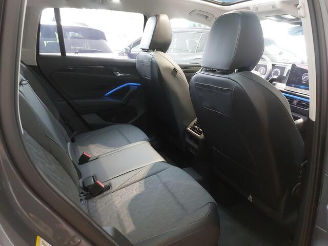 Volkswagen TIGUAN Life Edition 1.5 eHybrid 150 kW / 204 PK SUV 6 ver Panordamadak l 19" Catania l Led Matrix IQ Light