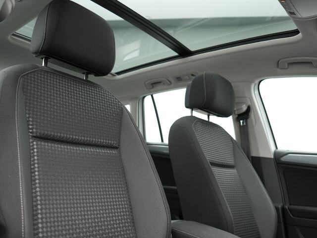 Volkswagen TIGUAN TSI eHybrid Plug In Hybrid 245pk Dealer O.H PHEV | Panodak | Adaptive Cruise | Camera | Sportstoelen Verwarmd | IQ Light | Travel Assist | Apple Carplay | Virtual | Navigatie | DAB |