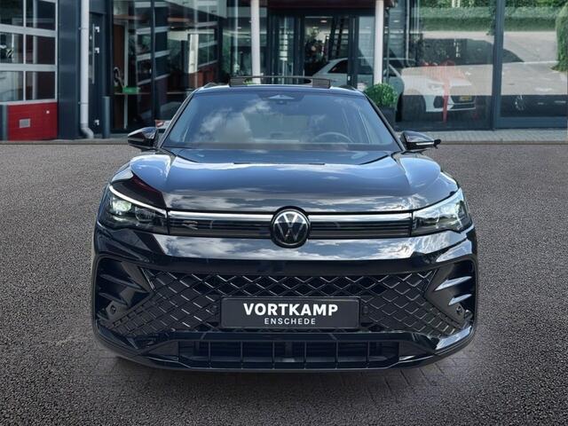 Volkswagen TIGUAN 1.5 eTSI R-LINE PANO-DAK/TREKHAAK/CAMERA/NAVI/ACC/STOELVERW