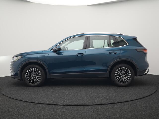 Volkswagen TIGUAN 1.5 eHybrid Elegance Plug In Hybrid 204pk Dealer O.H PHEV | Trekhaak Af Fabriek | Adaptive Cruise | 360 Camera | IQ Light | Lederen Sportstoelen Massage & Memory | Virtual | Keyless | Lane Assist | Verwarmde Stuur & Stoel | Apple Carplay |
