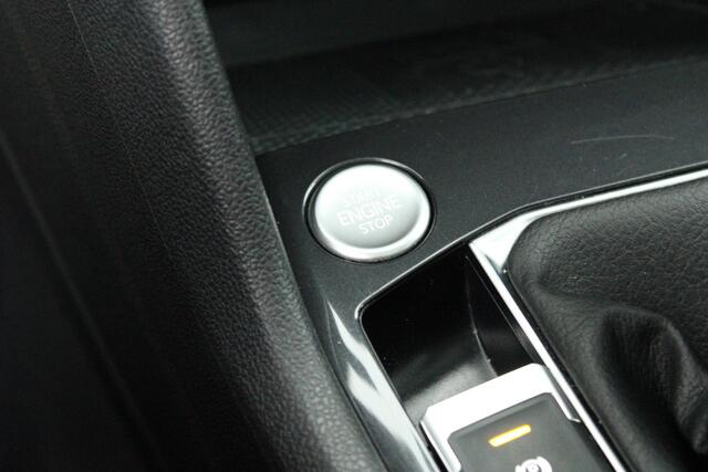 Volkswagen TIGUAN Allspace 1.5 TSI 150pk DSG R-Line Business+ 7Pers. Camera Keyless Led Stoelverwarming Virtual Cockpit Panoramadak Navigatie