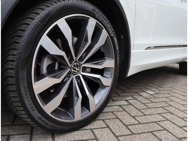 Volkswagen TIGUAN Hybrid R-Line | 20" | Panoramadak | Camera | Trekhaak