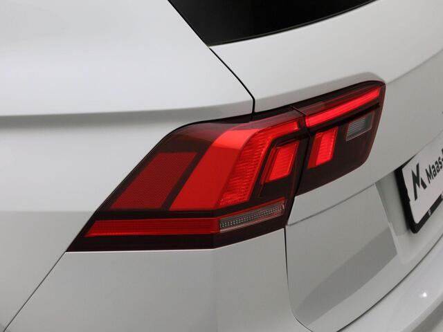 Volkswagen TIGUAN 1.5 Tsi 150pk DSG R-Line · Apple/Android Car Play · Panoramadak · Elek. Trekhaak · Navigatie · 360 Camera · 19'' Inch · garantie t/m 24-01-2026
