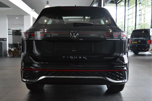 Volkswagen TIGUAN 1.5 eHybrid 3X R-LINE 272 pk pano camera trekhaak 20 inch !!