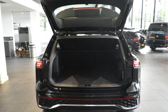 Volkswagen TIGUAN 1.5 eHybrid 3X R-LINE 272 pk pano camera trekhaak 20 inch !!