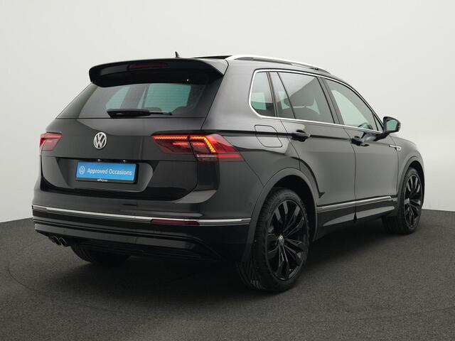 Volkswagen TIGUAN 1.5 TSI 150 pk DSG ACT Highline Business R | Panoramadak | Trekhaak | Rondomzicht camera | Park Assist | 20 inch