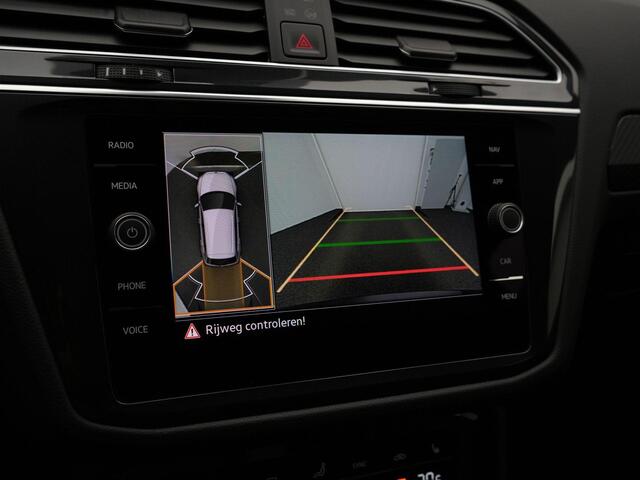 Volkswagen TIGUAN 1.4 TSI eHybrid 245 pk DSG R-Line Business | Panoramadak | Trekhaak | Leder | Geheugenstoelen | Rondomzicht camera | IQ Light