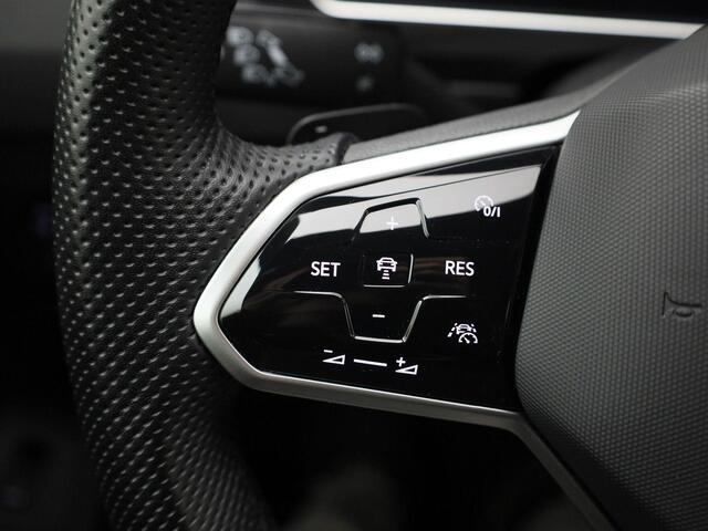 Volkswagen TIGUAN 1.5TSI/150PK R-Line Blackstyle DSG · Camera · Apple Car Play · Stoelverwarming ·