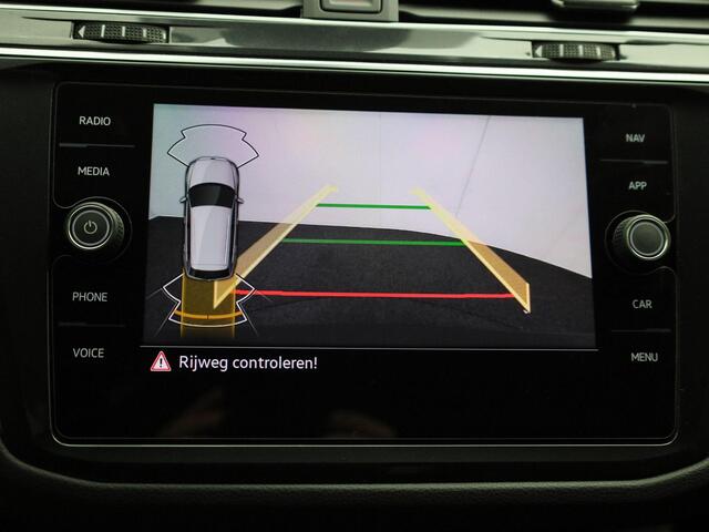 Volkswagen TIGUAN 1.5TSI/150PK R-Line Blackstyle DSG · Camera · Apple Car Play · Stoelverwarming ·