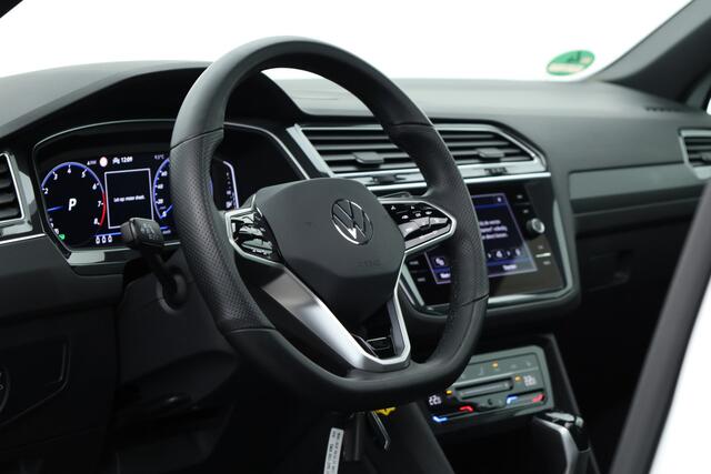 Volkswagen TIGUAN 1.5 TSI R-Line DSG | Pano | Elek. Trekhaak | standkachel | IQ. Light | Camera | Stoel- Stuurverw.