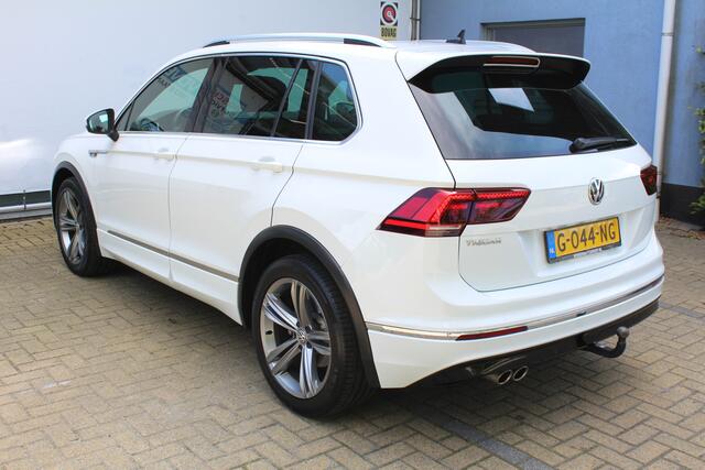 Volkswagen TIGUAN 1.5 TSI Comfortline Business R-Line | Incl. 12 maanden Garantie | Panorama dak | Stoelmassage | Virtual cockpit | Schuif/kantel dak | Stoelverwarming | Keyless entry/start | Elektrische kofferklep | Trekhaak | Parkeersensoren V+A | Climate controle | Navi