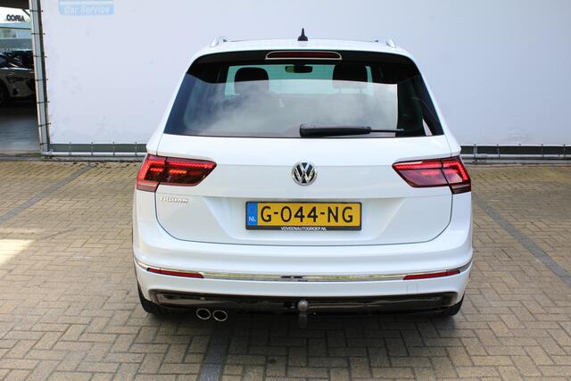 Volkswagen TIGUAN 1.5 TSI Comfortline Business R-Line | Incl. 12 maanden Garantie | Panorama dak | Stoelmassage | Virtual cockpit | Schuif/kantel dak | Stoelverwarming | Keyless entry/start | Elektrische kofferklep | Trekhaak | Parkeersensoren V+A | Climate controle | Navi