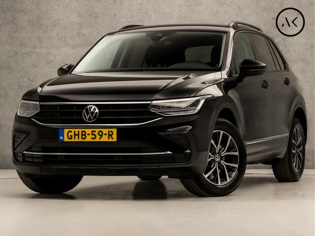 Volkswagen TIGUAN 1.5 TSI Sport 150Pk (APPLE CARPLAY, GROOT NAVI, STUUR/STOELVERWARMING, CLIMATE, SPORTSTOELEN, ADAPTIVE CRUISE, GETINT GLAS, PARKEERSENSOREN, LED KOPLAMPEN, NIEUWSTAAT)