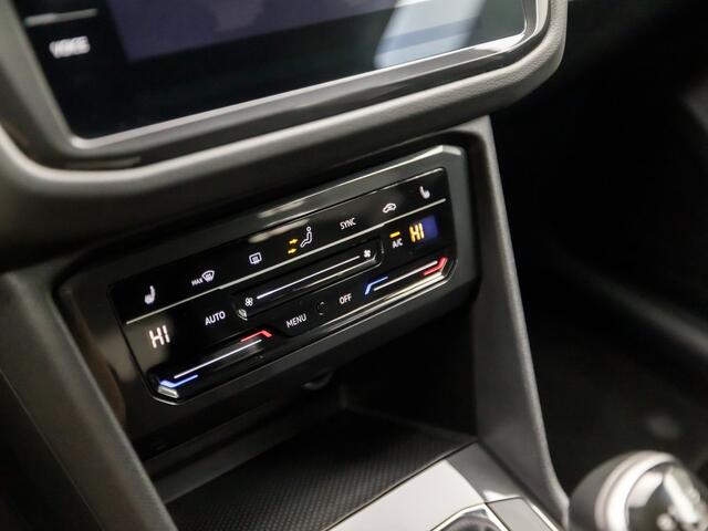 Volkswagen TIGUAN 1.5 TSI Sport 150Pk (APPLE CARPLAY, GROOT NAVI, STUUR/STOELVERWARMING, CLIMATE, SPORTSTOELEN, ADAPTIVE CRUISE, GETINT GLAS, PARKEERSENSOREN, LED KOPLAMPEN, NIEUWSTAAT)