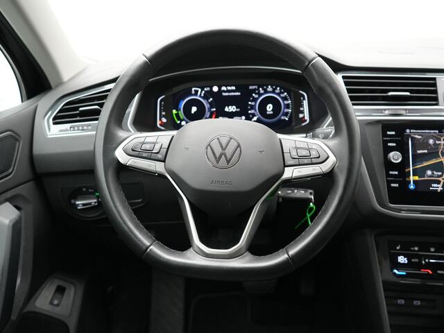 Volkswagen TIGUAN eHybrid Life Edition Plug In Hybrid 245pk PHEV | Adaptive Cruise | Verwarmde Stoelen & Stuur | Lane Assist | Virtual | Navigatie | DAB |