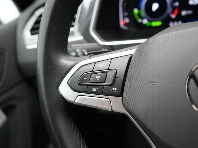 Volkswagen TIGUAN eHybrid Life Edition Plug In Hybrid 245pk PHEV | Adaptive Cruise | Verwarmde Stoelen & Stuur | Lane Assist | Virtual | Navigatie | DAB |