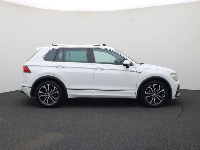 Volkswagen TIGUAN 1.5TSI/150PK R line Comfortline Bus DSG · Panoramadak · Trekhaak · Navigatie