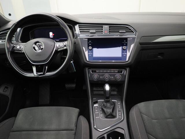 Volkswagen TIGUAN 1.5TSI/150PK R line Comfortline Bus DSG · Panoramadak · Trekhaak · Navigatie