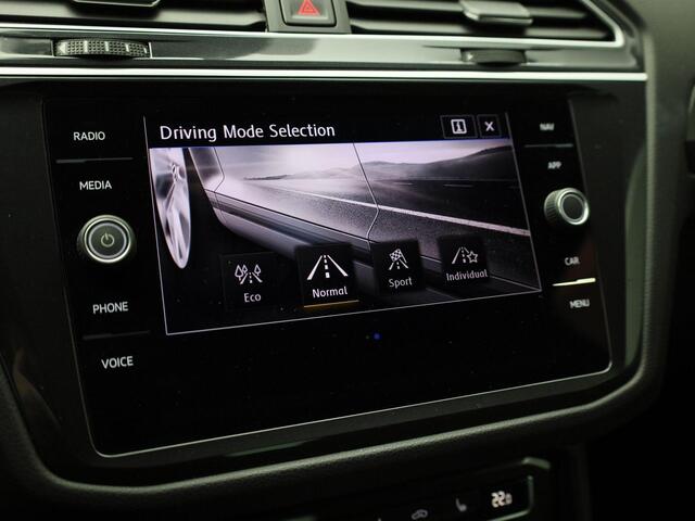 Volkswagen TIGUAN 1.5TSI/150PK R line Comfortline Bus DSG · Panoramadak · Trekhaak · Navigatie
