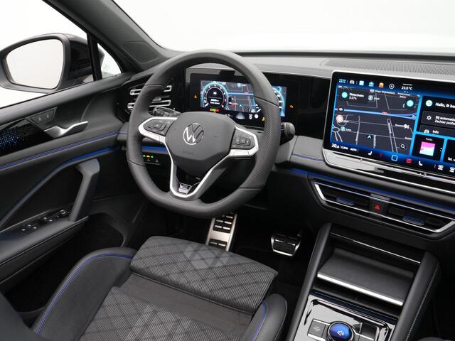 Volkswagen TIGUAN 1.5 eTSI 150 pk DSG R-Line Edition | Panoramadak | Trekhaak | Achteruitrijcamera | Stoel-/stuurverwarming | 20 inch
