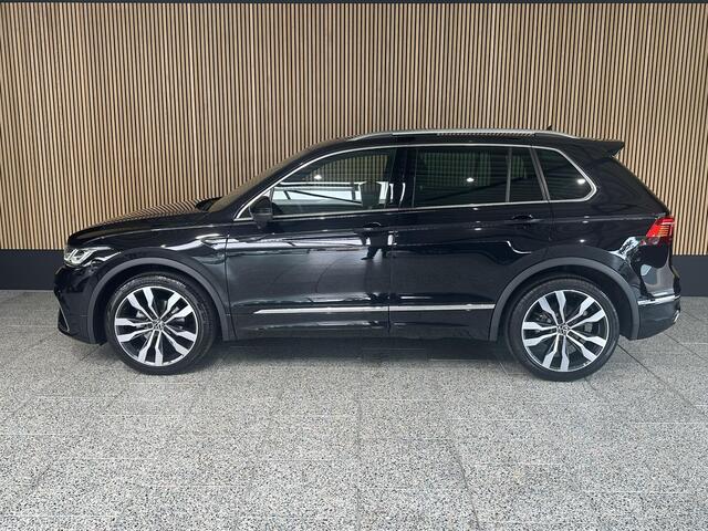 Volkswagen TIGUAN 1.5 TSI 2 x R-line Schuif-kantel dak | 20 Inch | IQ Led
