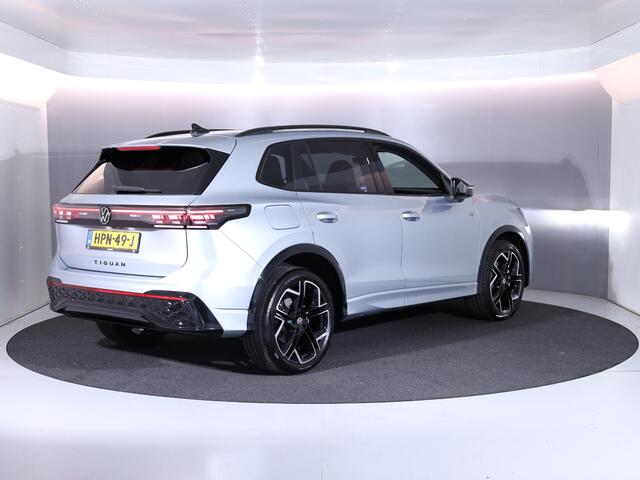 Volkswagen TIGUAN 1.5 eHybrid R-Line Edition 204pk | Pano.dak| 20'LM-velgen| El.achterklep| verwarmde voorruit