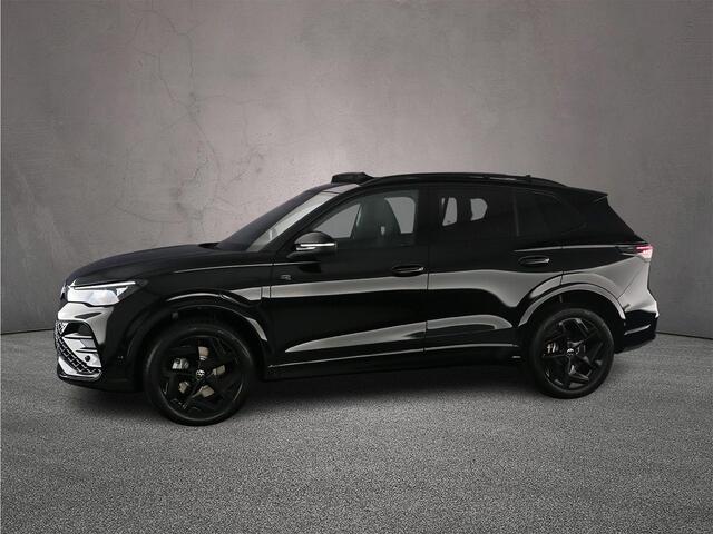 Volkswagen TIGUAN R-Line Edition 1.5 TSI eHybrid 272pk DSG Automaat Trekhaak, Panoramadak, Black Style, Elektrische achterklep, Achteruitrijcamera, Adaptive cruise control