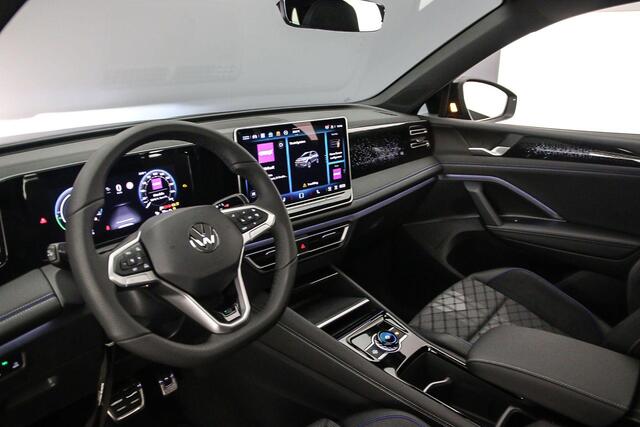Volkswagen TIGUAN R-Line Edition 1.5 TSI eHybrid 272pk DSG Automaat Trekhaak, Panoramadak, Black Style, Elektrische achterklep, Achteruitrijcamera, Adaptive cruise control