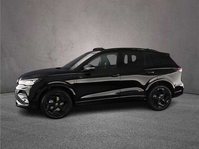 Volkswagen TIGUAN R-Line Business 1.5 TSI eHybrid 272pk DSG Automaat Trekhaak, Panoramadak, Black Style, Adaptive cruise control, Elektrische achterklep, Achteruitrijcamera