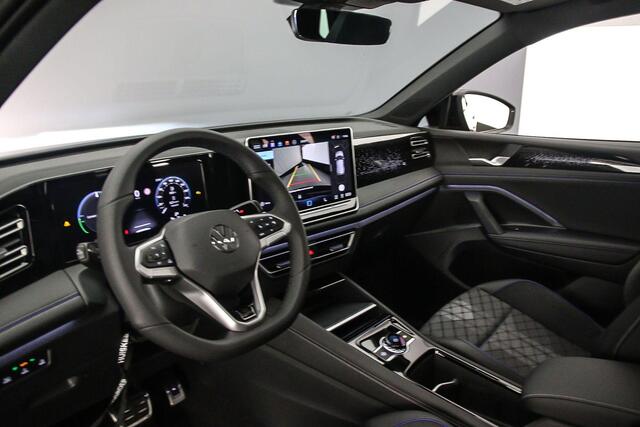 Volkswagen TIGUAN R-Line Business 1.5 TSI eHybrid 272pk DSG Automaat Trekhaak, Panoramadak, Black Style, Adaptive cruise control, Elektrische achterklep, Achteruitrijcamera