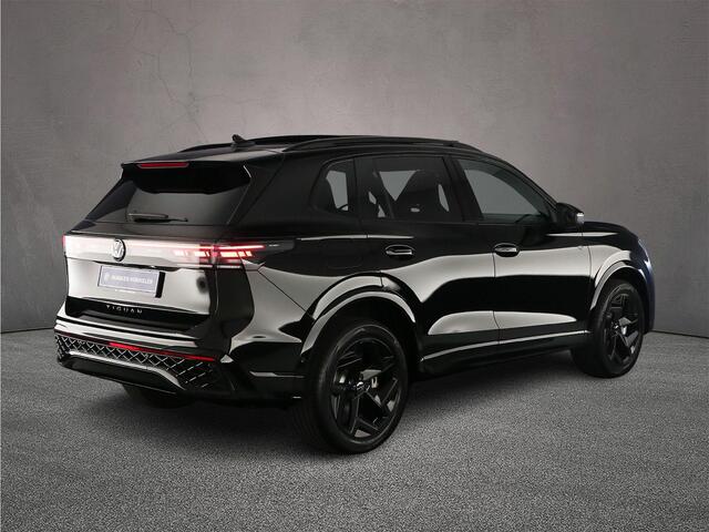 Volkswagen TIGUAN R-Line Business 1.5 TSI eHybrid 272pk DSG Automaat Trekhaak, Panoramadak, Black Style, Adaptive cruise control, Elektrische achterklep, Achteruitrijcamera