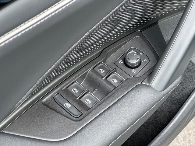 Volkswagen TIGUAN 1.5 eTSI 150pk DSG Elegance | 360 Camera | Trekhaak | Dode hoek | Elek. klep | Rijklaar incl. garantie