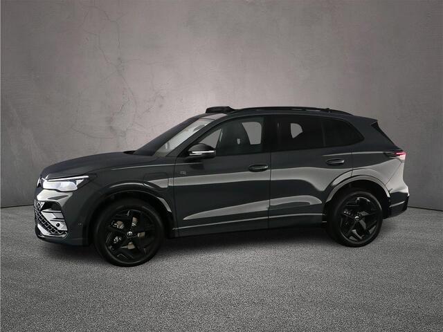 Volkswagen TIGUAN R-Line Edition 1.5 TSI eHybrid 272pk DSG Automaat Trekhaak, Black Style, Panoramadak, Adaptive cruise control, Elektrische achterklep, Achteruitrijcamera